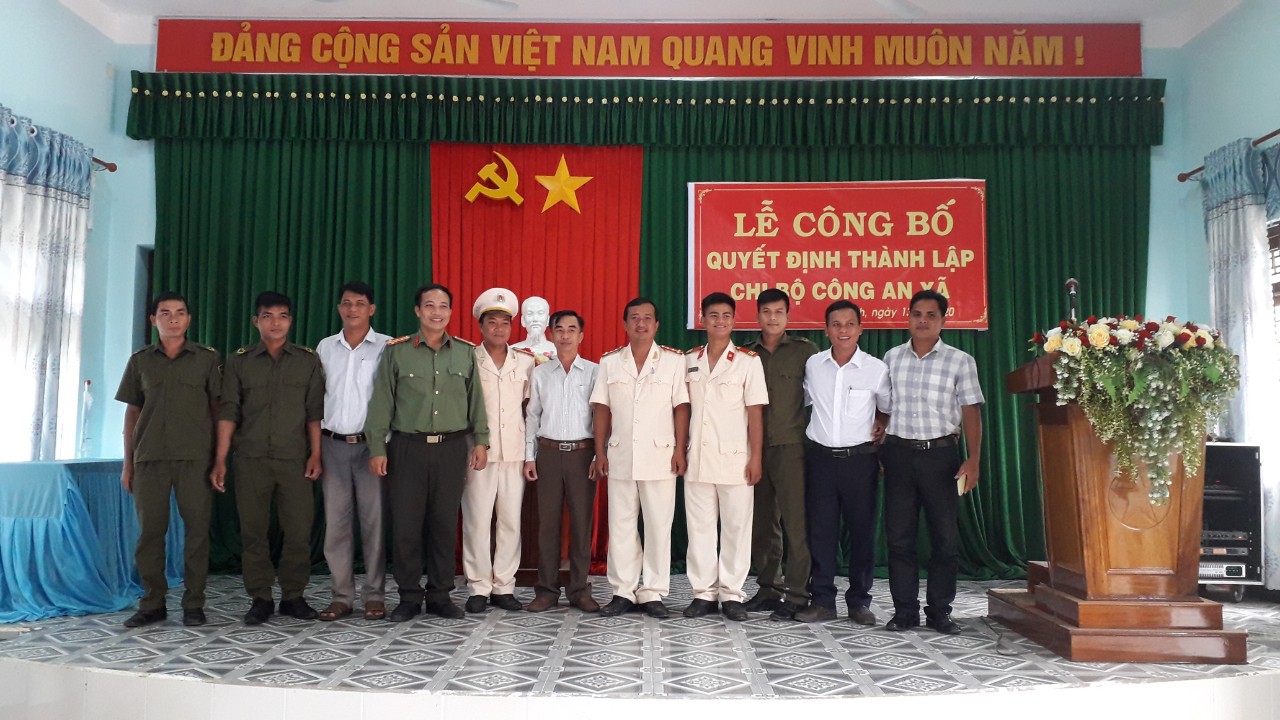 Đảng ủy Sơn Tinh: Công bố Quyết định thành lập Chi bộ Công an xã