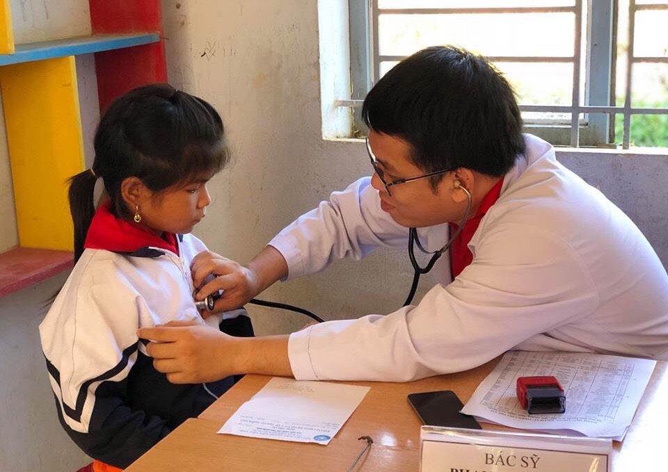 Chương trình khám tư vấn sức khỏe cho trẻ em trên địa bàn huyện Sơn...