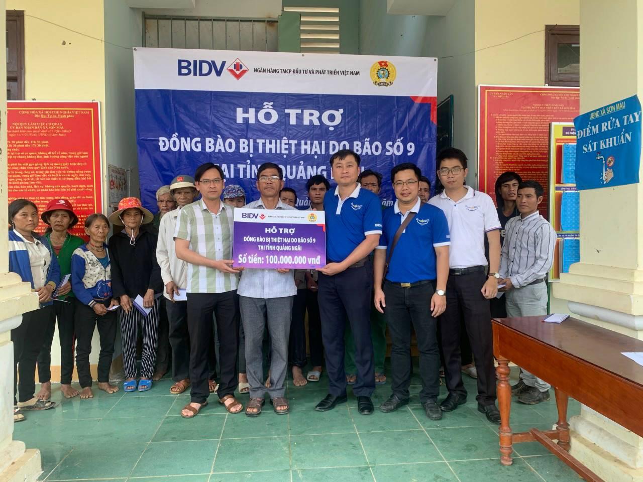 Sơn Màu: Nhận quà hỗ trợ từ ngân hàng BIDV Quảng Ngãi