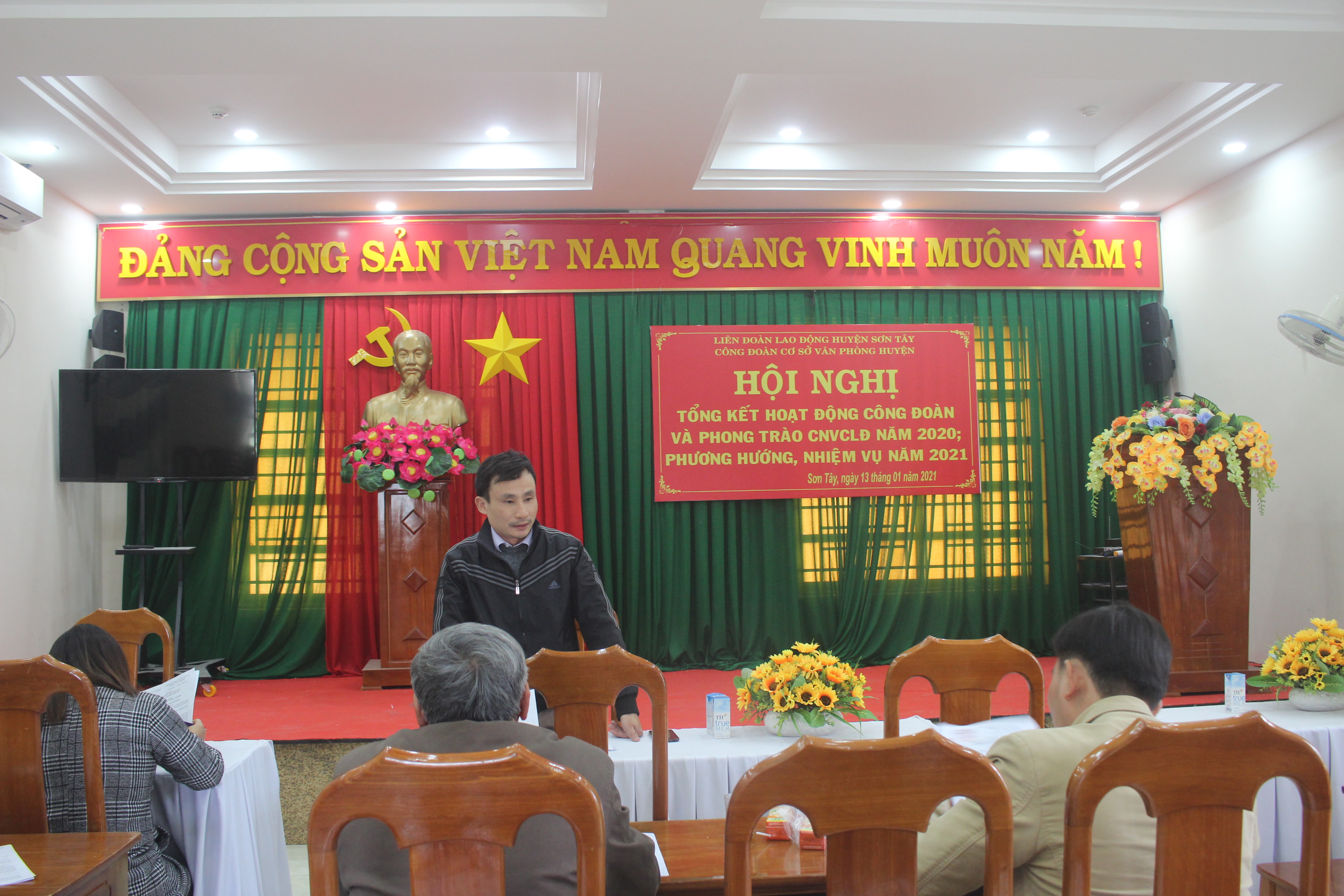 Văn phòng huyện Sơn Tây tổng kết hoạt động công đoàn năm 2020