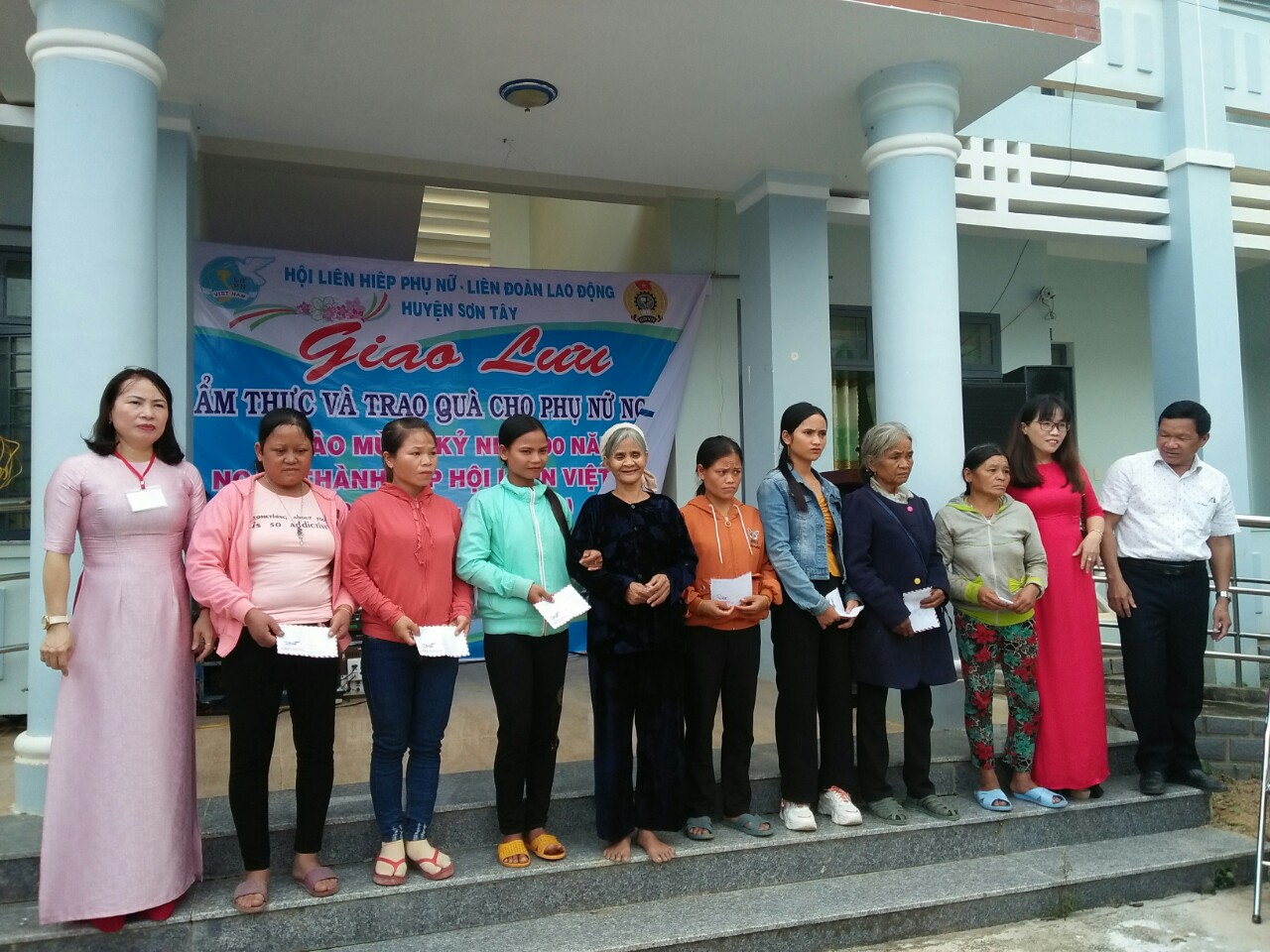 Phụ nữ huyện Sơn Tây hưởng ứng đợt thi đua đặc biệt “90 hành động...