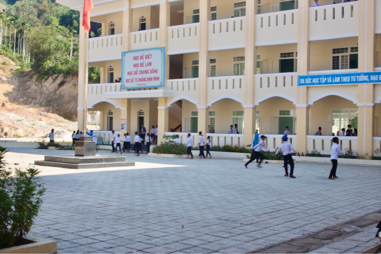 Ngày 12/5, học sinh các trường trên địa bàn huyện trở lại trường học.