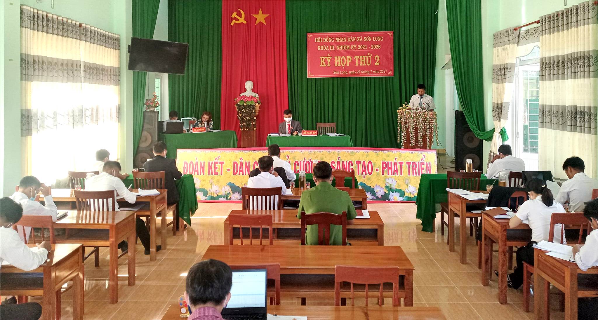 Sơn Long: Kỳ họp thứ hai HĐND xã khóa III, nhiệm kỳ 2021-2026.
