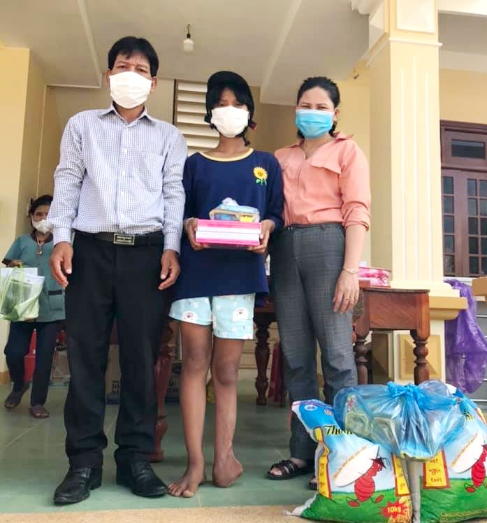 Chương trình tiếp sức đến trường cho học sinh khó khăn tại xã Sơn Long