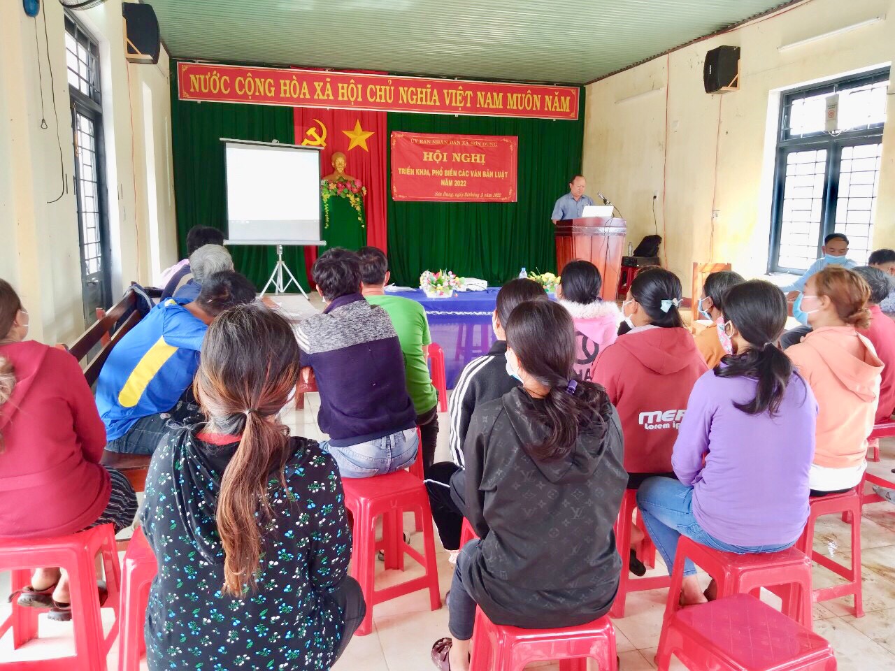 Xã Sơn Dung tổ chức Hội nghị triển khai, phổ biến các văn bản luật...