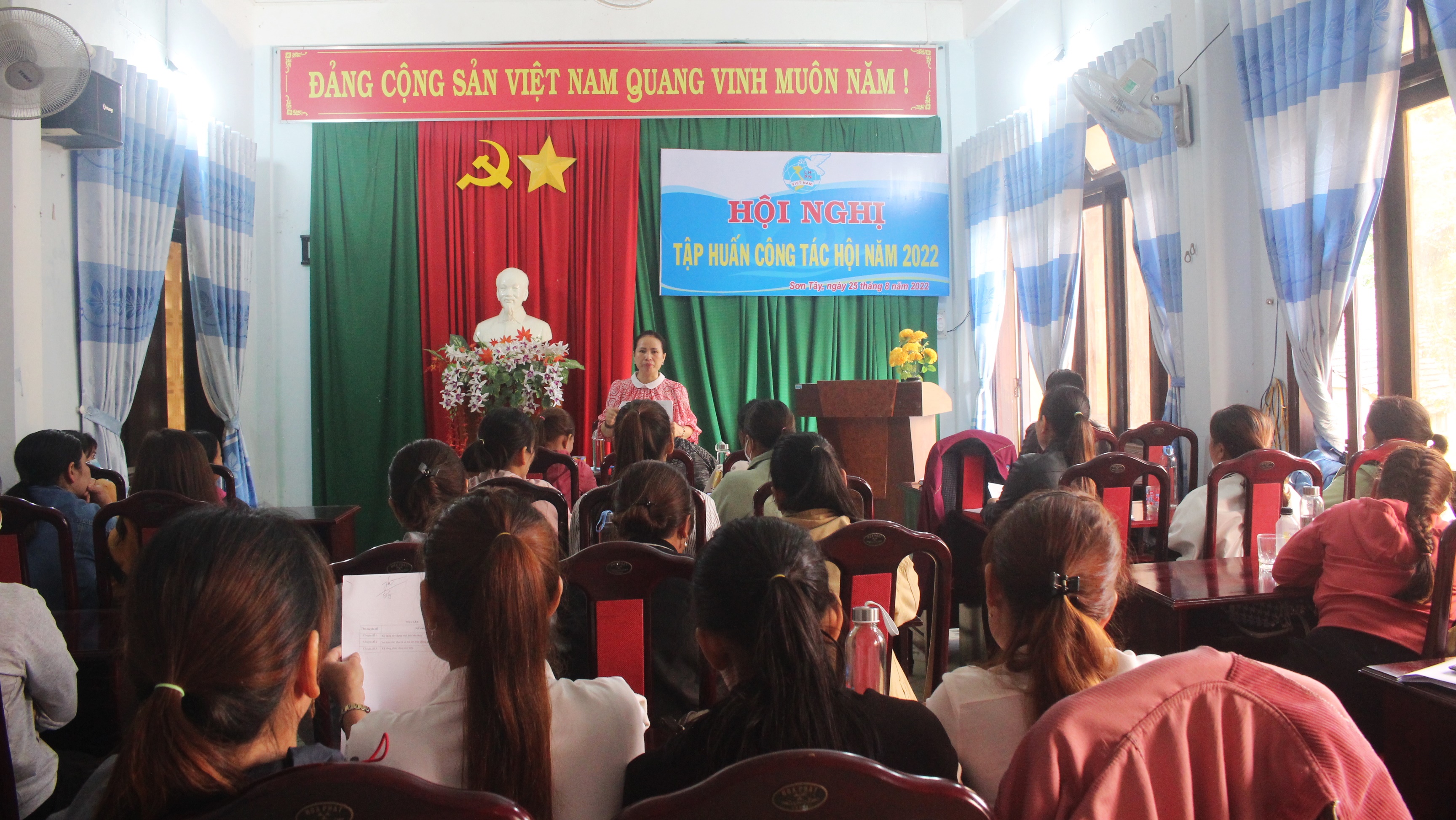 Hội Liên hiệp Phụ nữ huyện Sơn Tây tổ chức Hội nghị tập huấn Công...