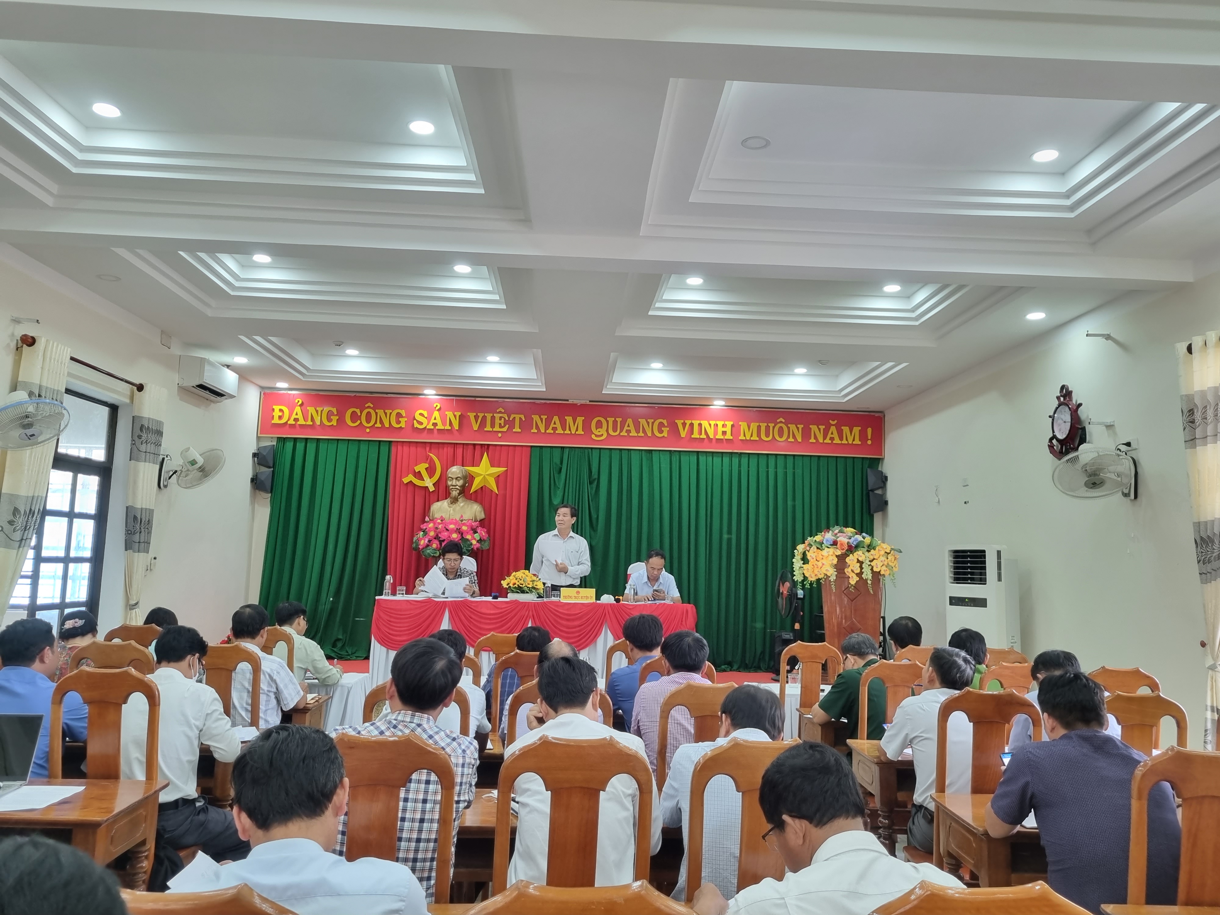 Huyện ủy Sơn Tây họp khẩn cấp chỉ đạo ứng phó Bão số 4