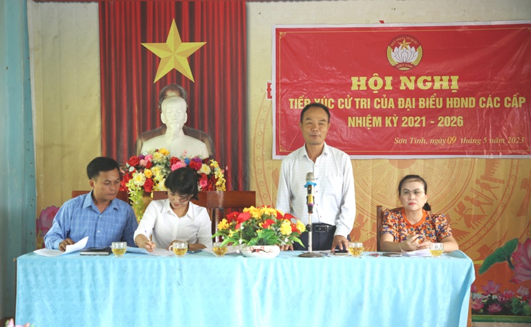 Tổ đại biểu HĐND tỉnh tiếp xúc với cử tri xã Sơn Tinh