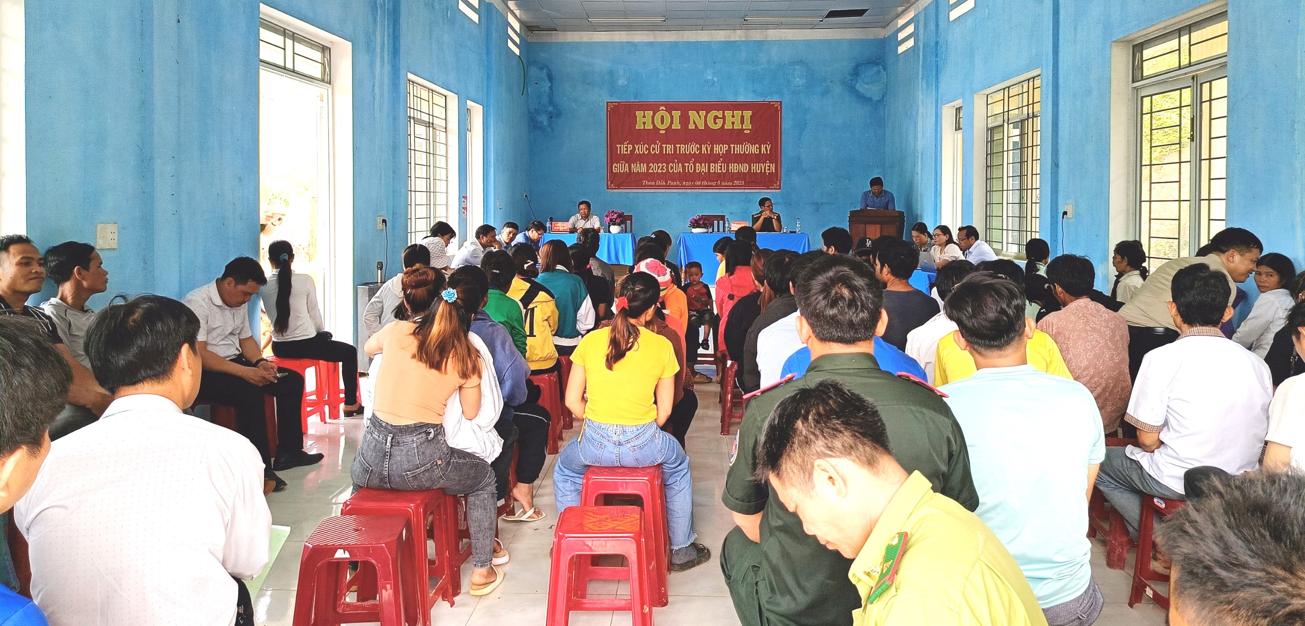 Sơn Màu: Tổ đại biểu HĐND huyện tiếp xúc cử tri tại thôn Đắk Panh