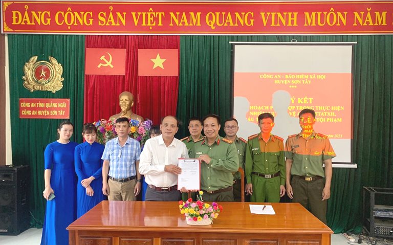 Công an - Bảo hiểm xã hội huyện Sơn Tây ký kết Kế hoạch phối hợp...