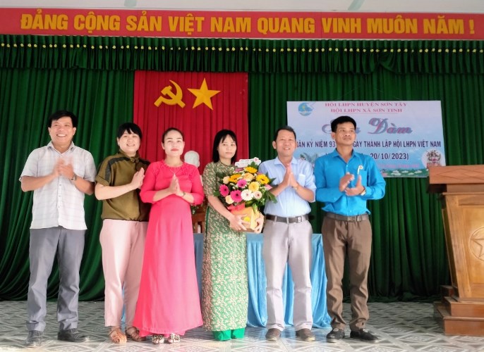 Sơn Tinh: Toạ đàm nhân kỷ niệm 93 năm Ngày thành lập Hội LHPN Việt...