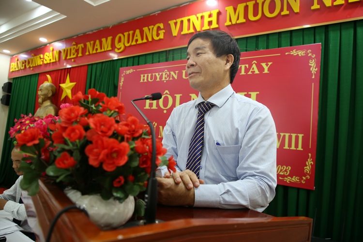 Huyện ủy Sơn Tây: Hội nghị Ban Chấp hành Đảng bộ huyện lần thứ 16,...