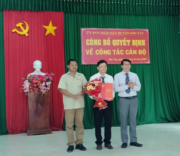 UBND huyện Sơn Tây tổ chức công bố quyết định về công tác cán bộ