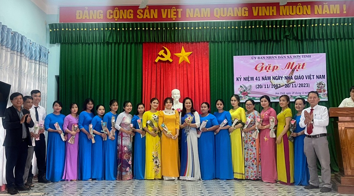 Sơn Tinh: Tọa đàm nhân kỷ niệm 41 năm Ngày nhà giáo Việt Nam