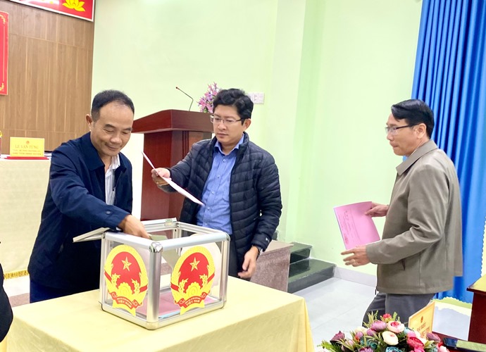 HĐND huyện Sơn Tây xác nhận kết quả lấy phiếu tín nhiệm đối...