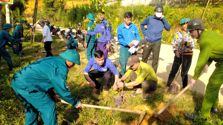 Sơn Tinh: Ra quân trồng cây, vệ sinh môi trường đón tết Giáp Thìn...