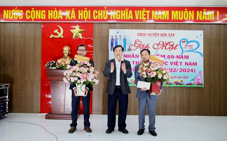 Sơn Tây: Gặp mặt kỷ niệm 69 năm Ngày thầy thuốc Việt Nam