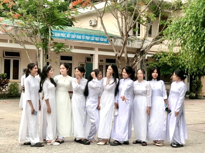 Trường THPT Đinh Tiên Hoàng thông báo tuyển sinh vào lớp 10 năm học...