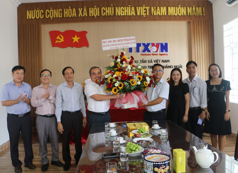 Lãnh đạo tỉnh thăm, chúc mừng các cơ quan thông tấn, báo chí nhân kỷ niệm 99 năm Ngày Báo chí Cách mạng Việt Nam