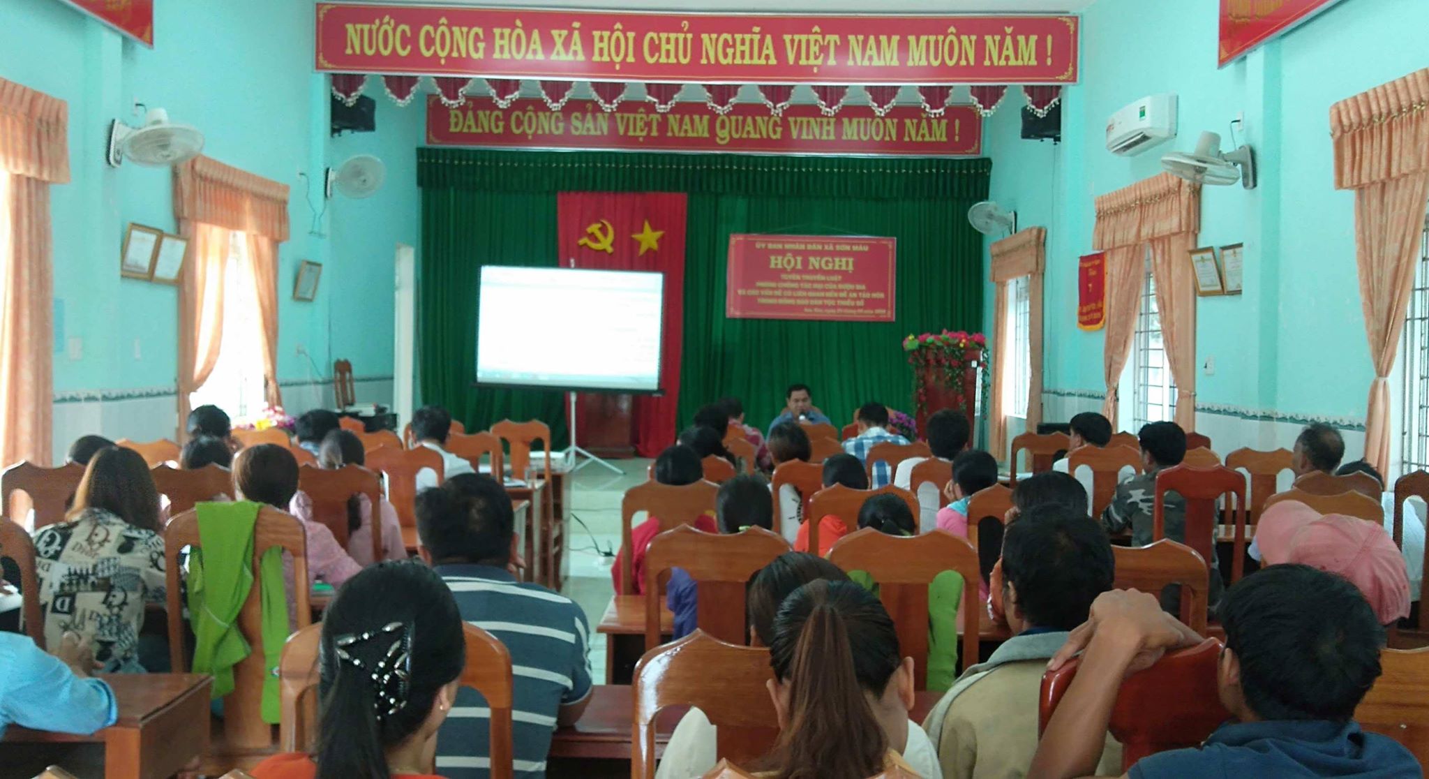 Sơn Màu: Tổ chức Hội nghị triển khai các văn bản Luật