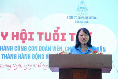 Tặng 100 suất quà cho con em đoàn viên, Công nhân viên chức lao động có hoàn cảnh khó khăn tại huyện Sơn Tây