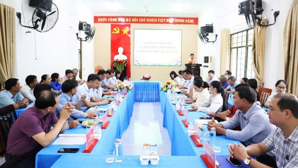 XÃ SƠN TÂY ĐÓN TIẾP VÀ LÀM VIỆC VỚI ĐOÀN CÔNG TÁC XÃ BA TƠ THAM QUAN, HỌC TẬP, TRAO ĐỔI KINH NGHIỆM