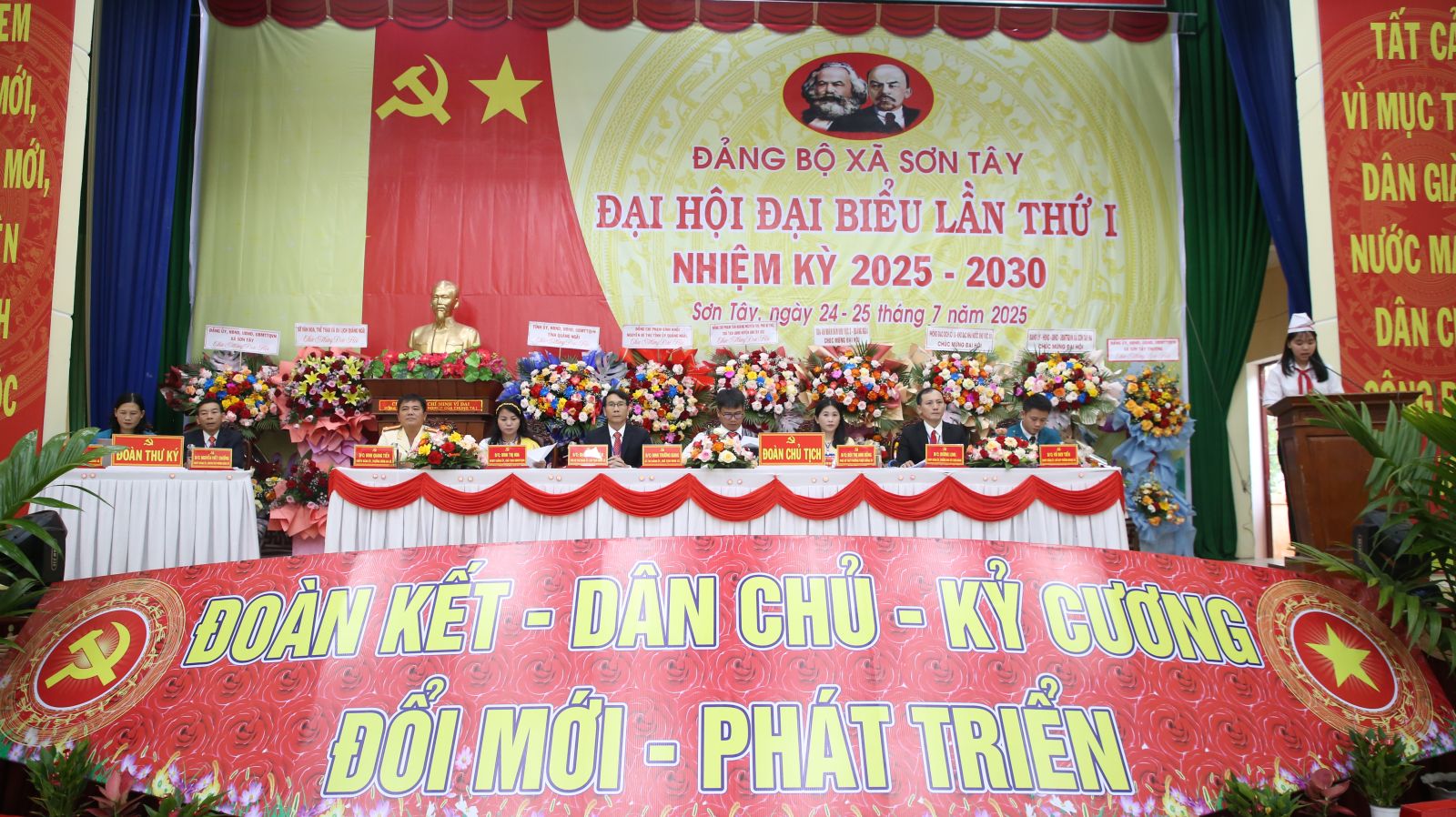 Đoàn Chủ tịch điều hành Đại hội